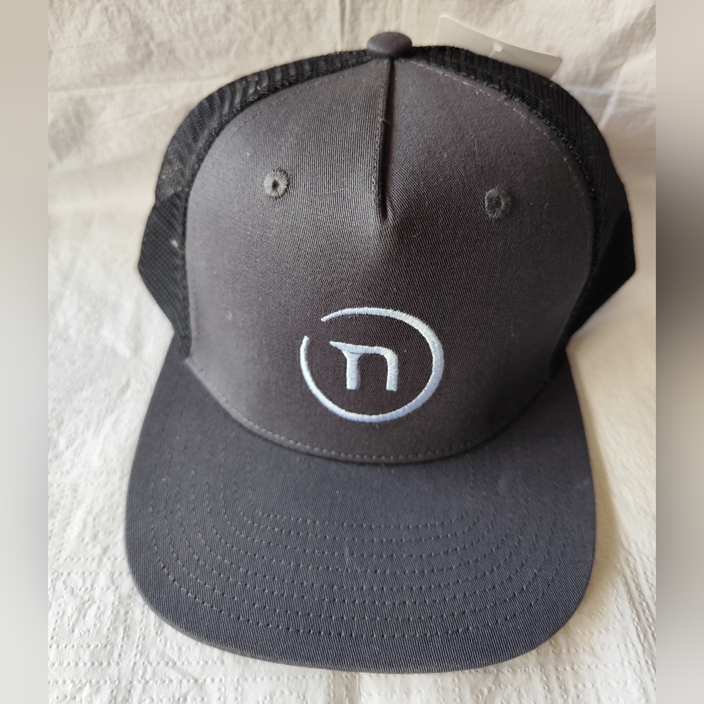 4/$50⭐️Trimark U-SURGE Ballcap in GREYSTORM/BLACK color